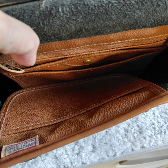 Vintage Dooney & Bourke Essex Black Tan All Weather Leather Handbag Large - Picture 8 of 8